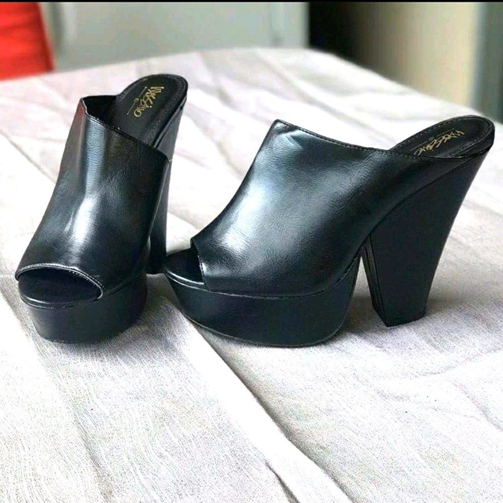 Mossimo wedge hills